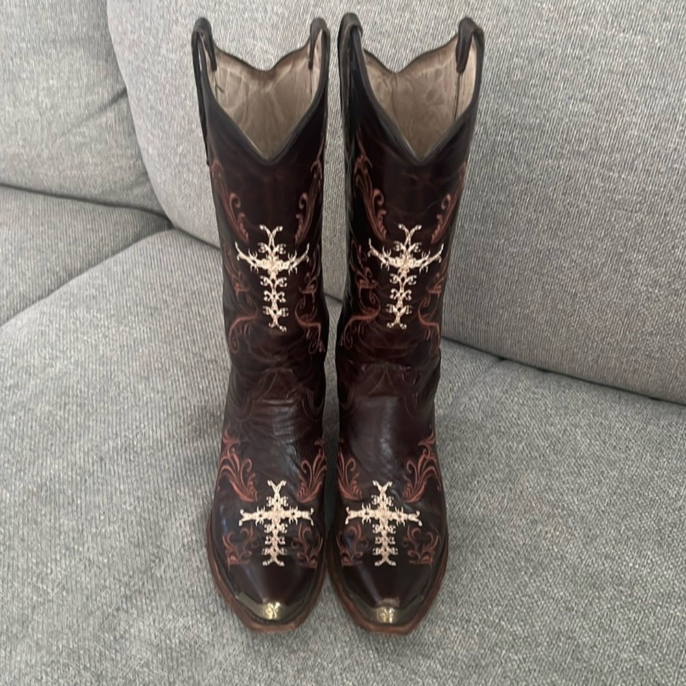 Elegant Embroidered Western Boots by Circle G